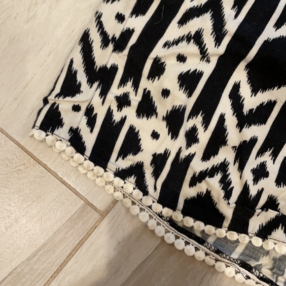 Black & White Shorts - Picture 3 of 4